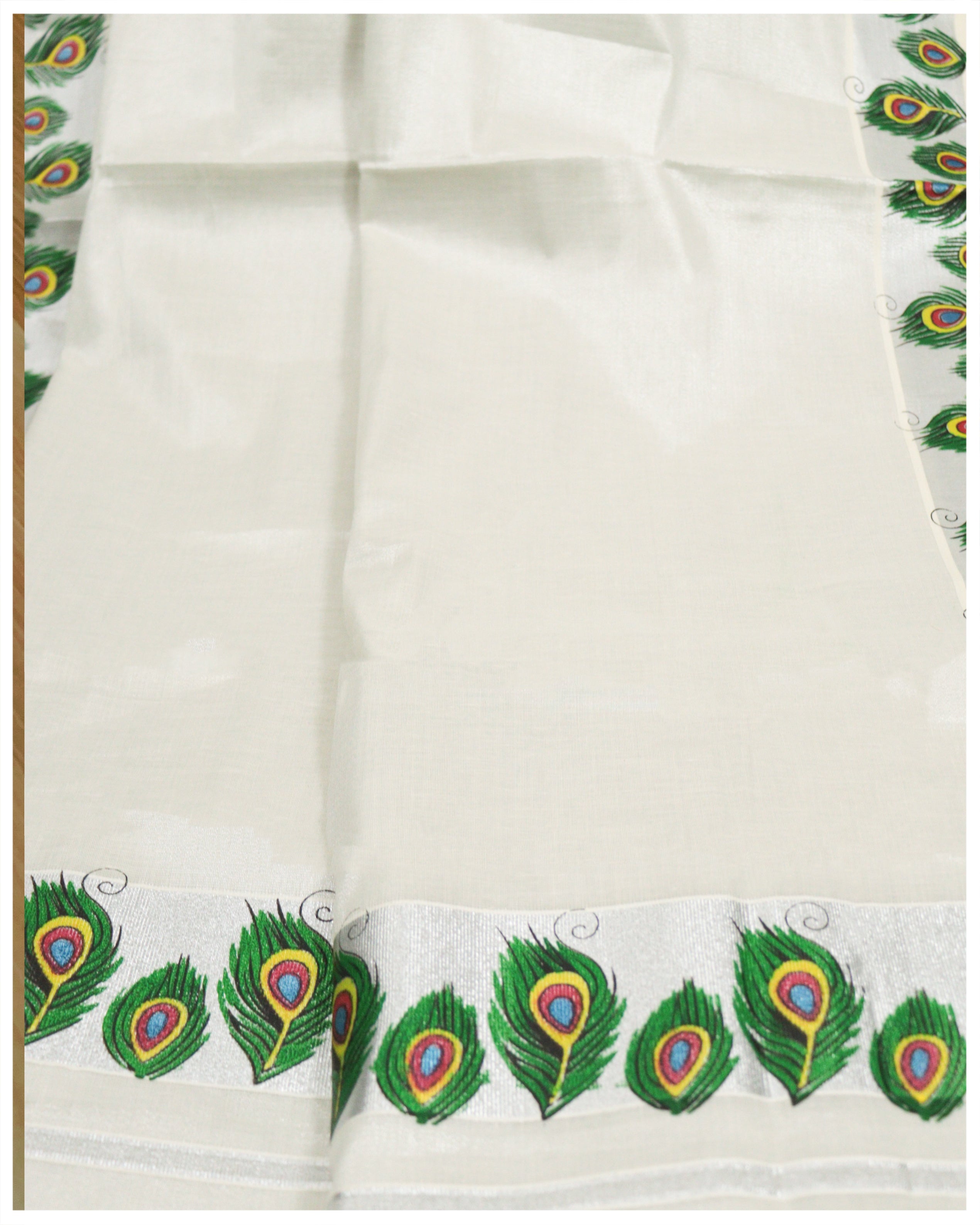 Buy Southloom Women's Kerala Kasavu Onam Saree With Mural Peacock Feather  and Flute Design at Amazon.in